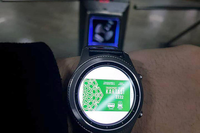 Оплата проезда при помощи “умных“ часов.