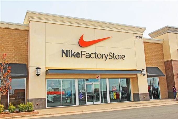 Nike vaksina olmagan xodimlarini ishdan boʻshatmoqchi
