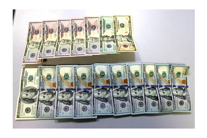 Dollar, tarixiy tangalar va alkogolli ichimliklar&hellip; Bojxonachilar poytaxt aeroportida yana nimalarni to‘xtatib qolishdi?