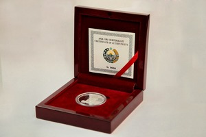 Узбекистанцы скупили все памятные золотые и серебряные монеты