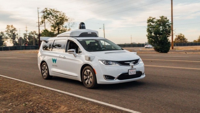 В США запустили первое коммерческое беспилотное такси