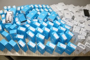Таможенники пресекли в Ташкенте незаконный оборот большого количества мобильных телефонов