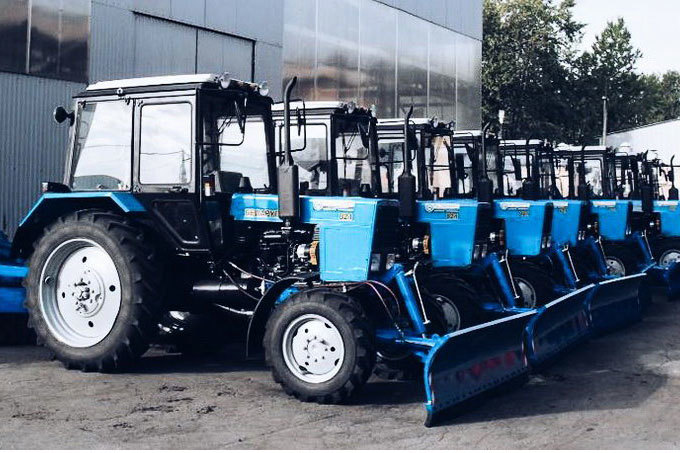 Таджикистан начал поставлять тракторы в Узбекистан