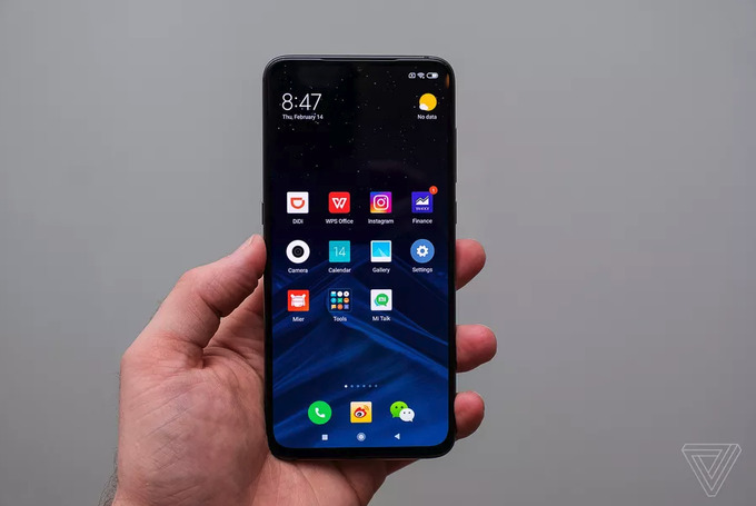 Xiaomi представила смартфон Mi 9 с самой быстрой беспроводной зарядкой ...