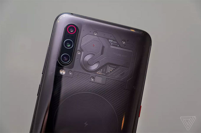 Xiaomi представила смартфон Mi 9 с самой быстрой беспроводной зарядкой ...