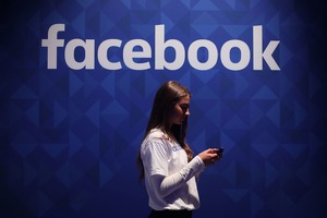 Facebook tushkunlikka tushgan o‘smirlarni aniqlash imkoniyatiga ega — OAV