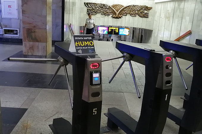 В метро запускают бесконтактную оплату проезда картами Humo