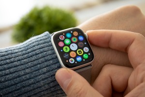 Apple kompaniyasi Apple Watch uchun displeylarini ishlab chiqarishni to‘xtatadi