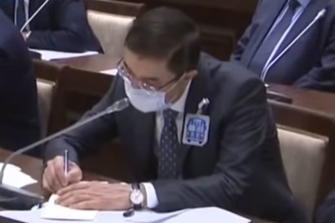 Абдулла Арипов и Джамшид Кучкаров начали носить блокаторы вирусов