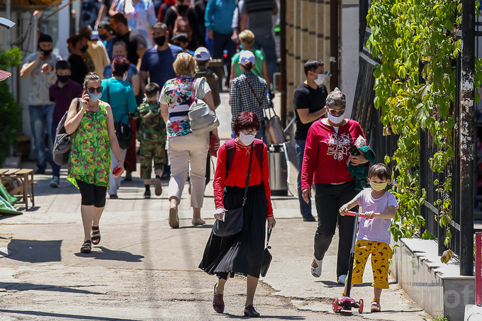 Мнение: следует ли государству раздать деньги населению