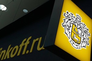 «Тинькофф» снова запустил переводы в евро и долларах за рубеж
