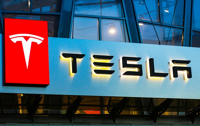Tesla yanvar oyi boshidan beri deyarli $100 mlrd yo‘qotdi