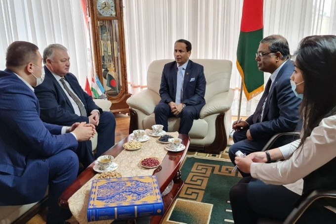 Дакка призывает Узбекистан возобновить набор бангладешских рабочих