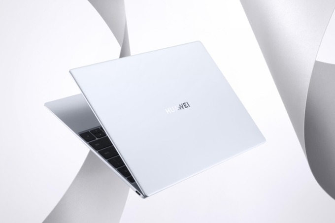 Huawei kompaniyasi MateBook X noutbuklarini taqdim etdi