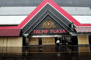 Trump Plaza mehmonxona binosi buzib tashlandi