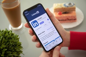 LinkedIn встала на налоговый учет в Узбекистане