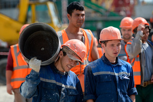 Свыше 100 тыс. граждан Узбекистана выехали на работу в Россию через оргнабор