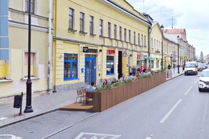 В США и Европе парковки летом начали превращать в кафе