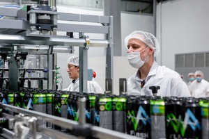 В Узбекистане пресекли незаконный ввоз крупной партии энергетика Flash Up