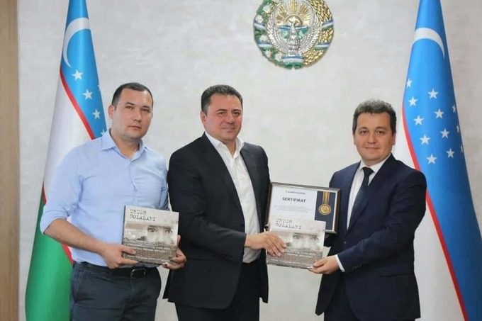 АКБ &laquo;Капиталбанк&raquo; передал книгу Urush Bolalari школьным библиотекам