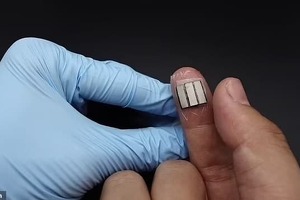 Smartfonni barmoqlar orqali quvvatlaydigan qurilma ixtiro qilindi