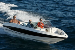 Максимальную скорость моторных лодок и катеров ограничат 40 км/ч