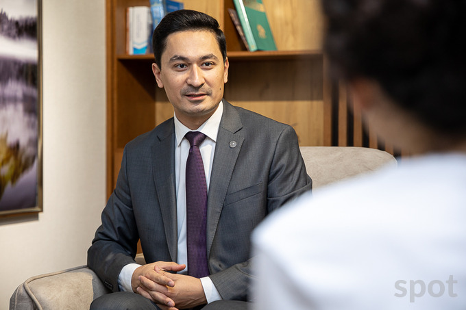 Почему уезжают кадры и как борются с дефицитом IT-специалистов: беседа с ректором IUT Музаффаром Джалаловым