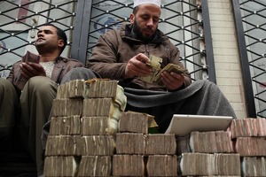 Афганская валюта стала одной из крепких в мире — Bloomberg