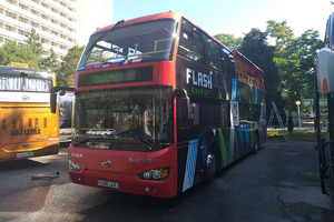 Один из двухэтажных туристических автобусов Ташкента оказался на аукционе за долги