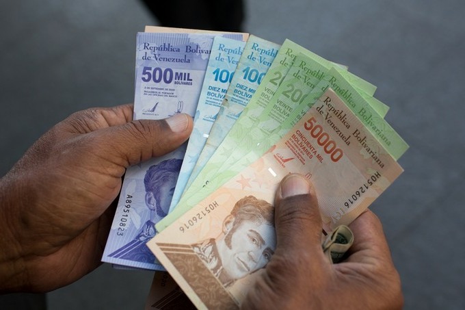 Venesuela hukumati o‘z milliy valutasidan 6 ta nolni olib tashladi