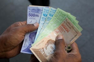 Venesuela hukumati o‘z milliy valutasidan 6 ta nolni olib tashladi