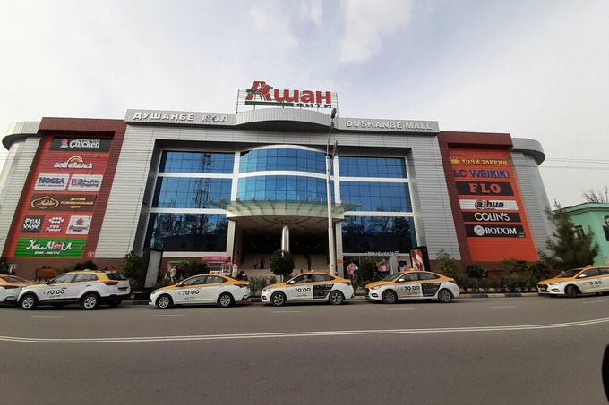 Один из гипермаркетов Auchan под управлением Schiever в Таджикистане