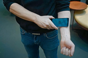 В Швеции начали вживлять под кожу чипы с ковид-паспортами