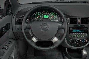 Cobalt и Lacetti временно будут поставляться клиентам без магнитолы