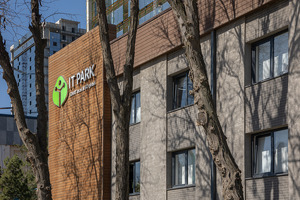 IT Park 35 ta kompaniyani rezident maqomidan mahrum qildi