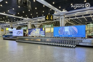 Аэропорт Ташкента получил партию из 1000 новых багажных тележек