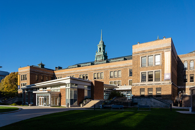 AQShning Simmons universiteti grant dasturiga arizalar qabul qilmoqda