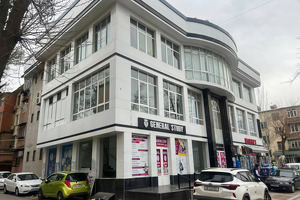«Ипотека-банк» продаёт трёхэтажное здание в Чиланзарском районе