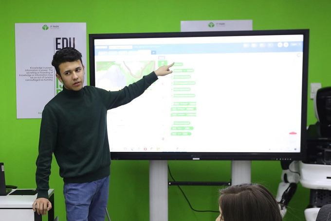 18 yoshida oyiga $1000 dan ortiq topayotgan Suxrob Haydarov hikoyasi