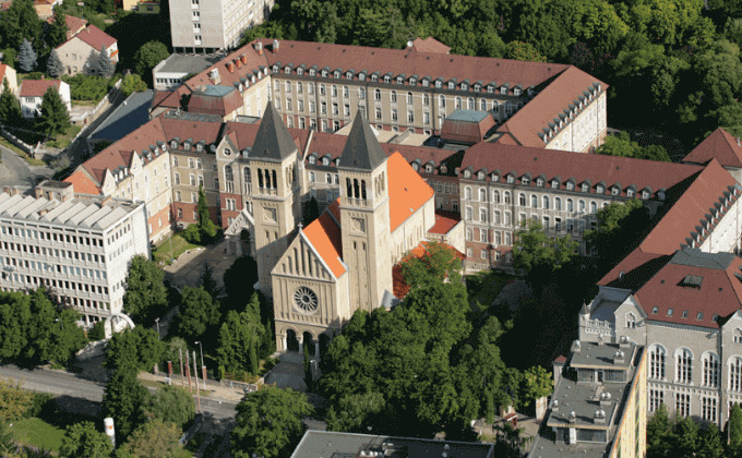 Vengriya universiteti stipendiya dasturiga arizalar qabul qilmoqda