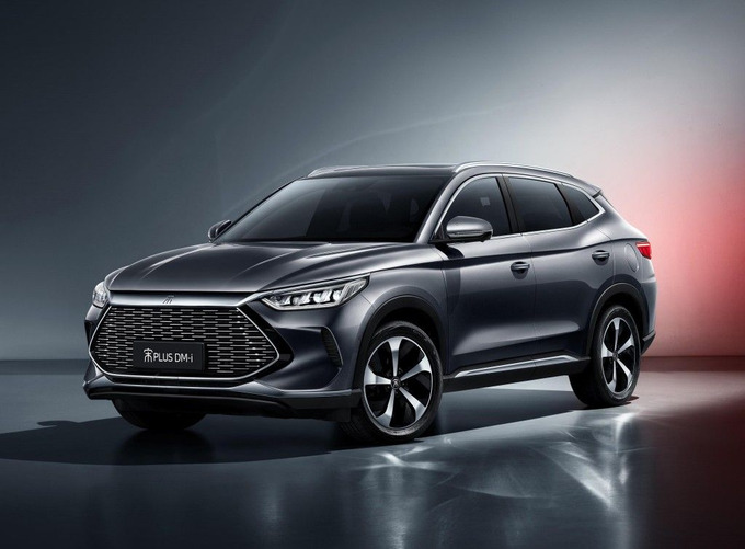 BYD Song Plus DMi, гибридного типа и электромобиль.