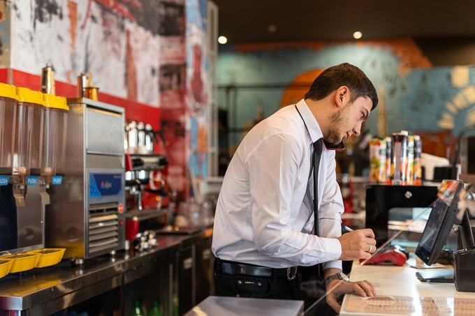 anomal sovuq, kafe, restoran, sovuq