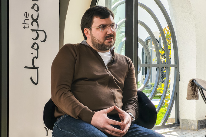 the choyxona, роман сайфулин