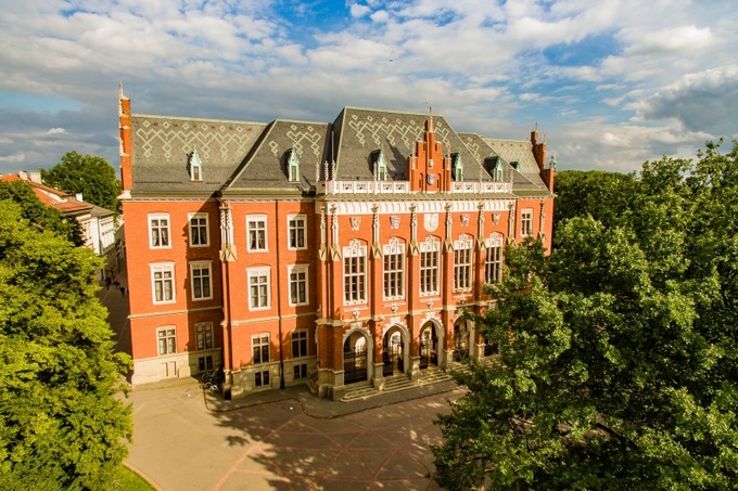 Polsha universiteti yozgi maktab dasturiga arizalar qabul qilmoqda