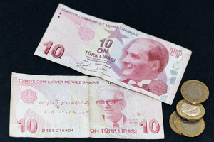 Турецкая лира рухнула до рекордного минимума после задержания оппонента Эрдогана