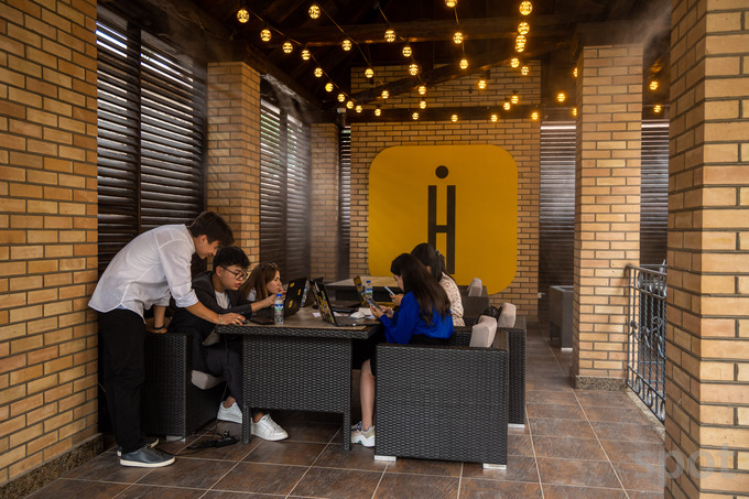 humans, humans uz, ofis