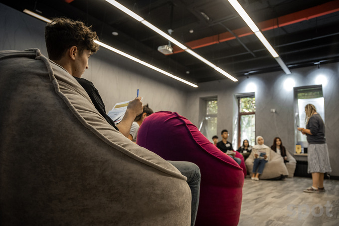 humans, humans uz, ofis