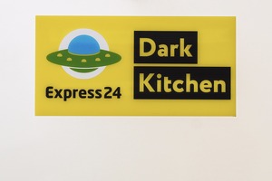 В центре Ташкента заработала первая «тёмная кухня» от Express24