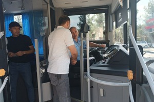 Avtobuslarning yoshlarga pullik xizmat ko‘rsatayotgani bo‘yicha rasmiy munosabat bildirildi