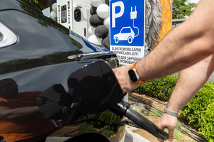 Пожаловаться на незаконное взимание платы за парковку можно в Комитет по конкуренции